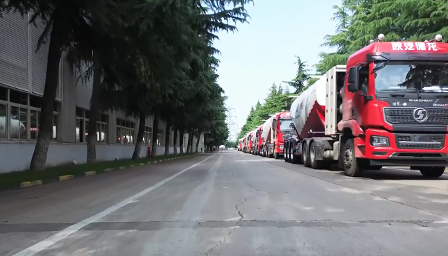 大單!100臺(tái)#粉罐半掛車 陸續(xù)發(fā)車，震撼#航拍